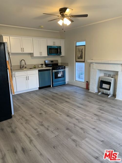 627 W 79th St, Los Angeles, CA, 90003 | Card Image