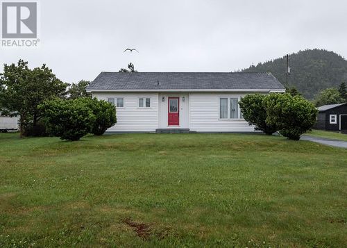 32 King'S Lane, Placentia, NL, A0B2Y0 | Card Image