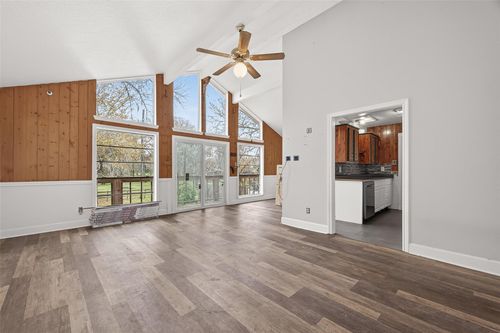 710 Pony Ln, Wallis, TX, 77485-9806 | Card Image