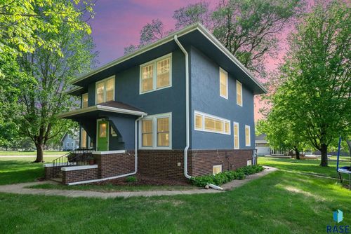 101 N 8th St, Beresford, SD, 57004-1607 | Card Image