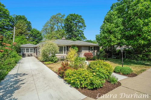 526 Butler St, Saugatuck, MI, 49453-9451 | Card Image