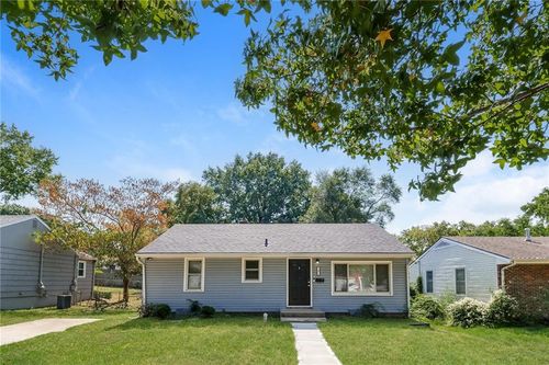 9 W 89th Ter, Kansas City, MO, 64114-3107 | Card Image