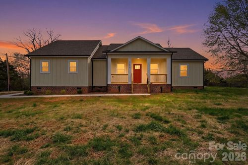 3529 Winters St, Newton, NC, 28658-8571 | Card Image