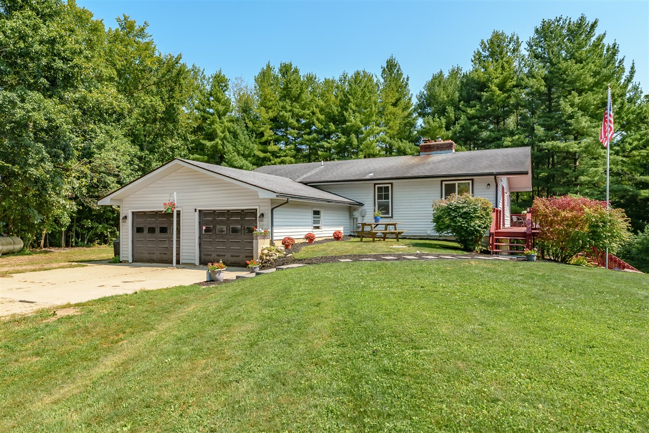 40th St, Paw Paw, MI 49079