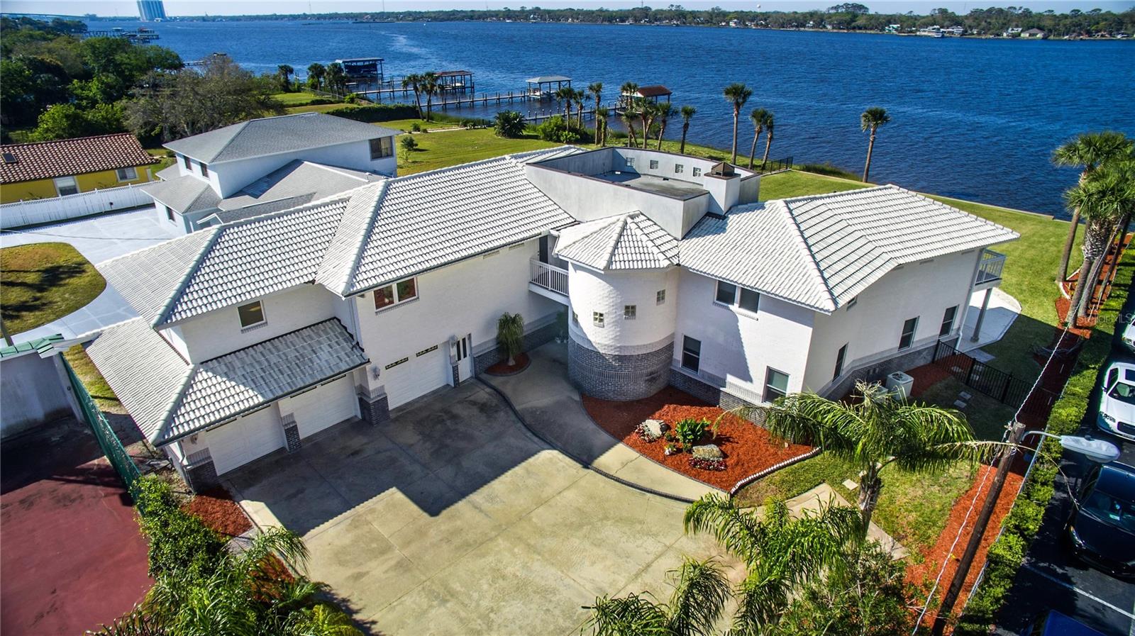 Halifax Ave, Daytona Beach, FL 32118