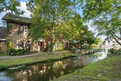 2431 Aubin Ln, Baton Rouge, LA, 70816-8228 | Card Image