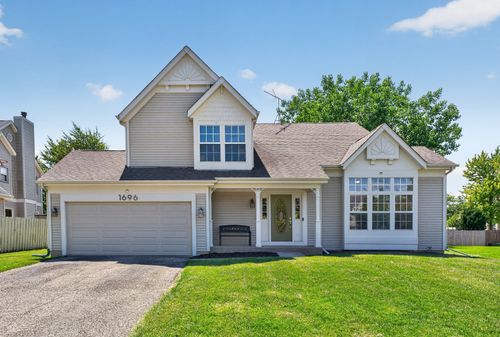 1696 Brigham Ln, Crystal Lake, IL, 60014-1900 | Card Image