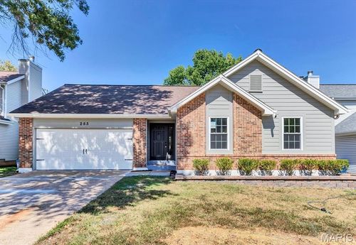 253 Oakbriar Farm Dr, Ballwin, MO, 63021-7927 | Card Image