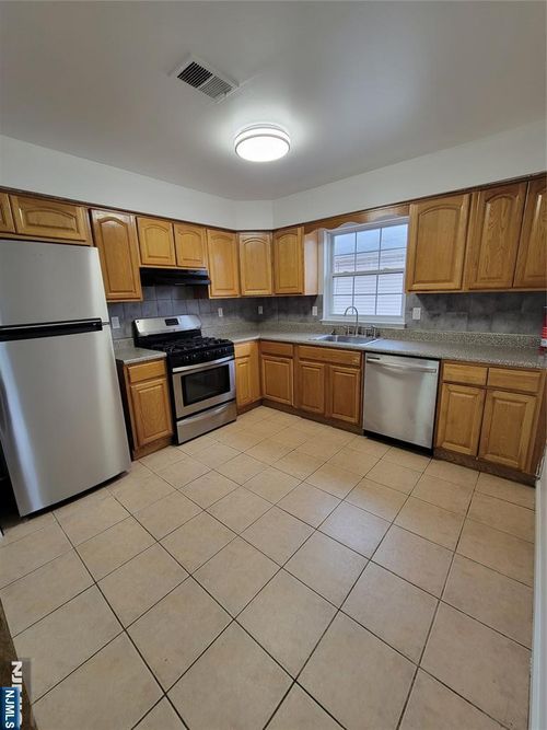 390 Union Ave, Irvington, NJ, 07111-2925 | Card Image