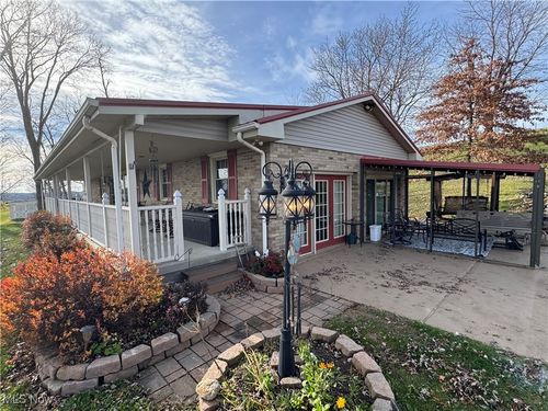 69142 Woods Rd, Bridgeport, OH, 43912-8729 | Card Image