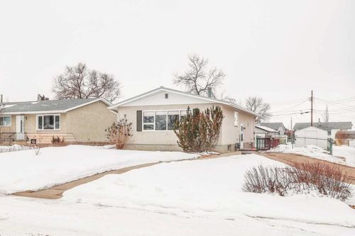 5718 40 Ave, Stettler, AB, T4K1H6 | Card Image