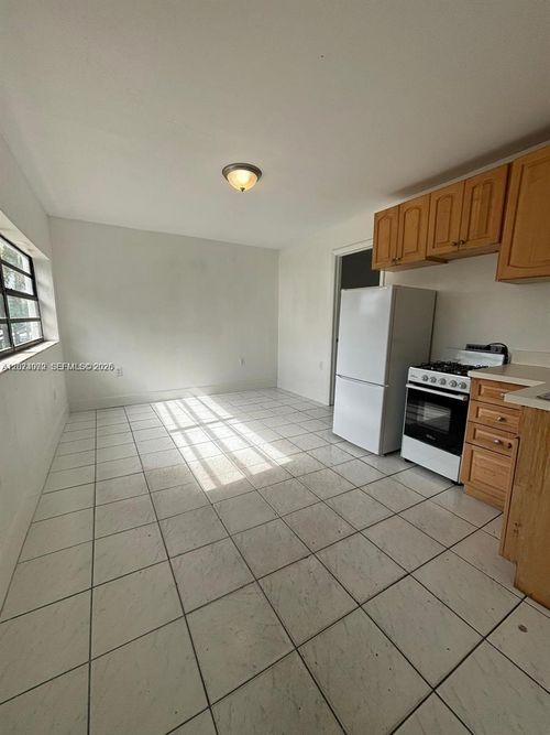 0-1660 Sw 24th Avenue, Miami, FL, 33145 | Card Image