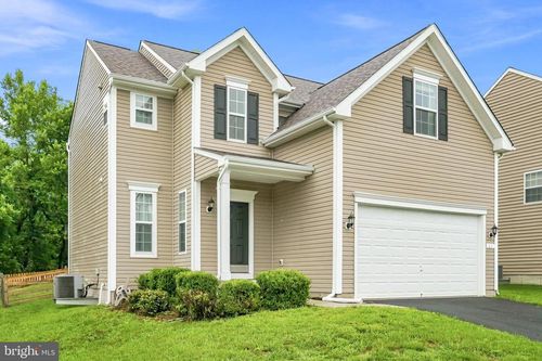 61 Hughs Rd, CHARLES TOWN, WV, 25414-5667 | Card Image