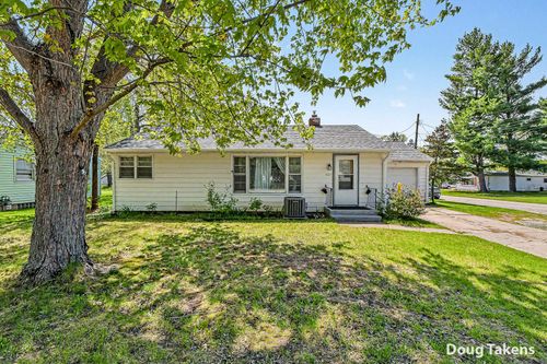 527 W Ellis Ave, Belding, MI, 48809-1115 | Card Image