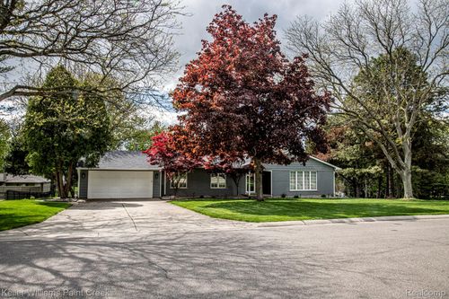 939 Biggers Court, Rochester Hills, MI, 48309 | Card Image