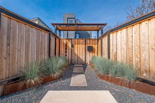 1-2004 Chestnut Ave, Austin, TX, 78722-2122 | Card Image