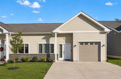 31-46 W Valley Cir, West Warwick, RI, 02893-1861 | Card Image
