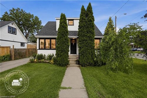 15 W 1st St, Hamilton, ON, L9C3B5 | Card Image