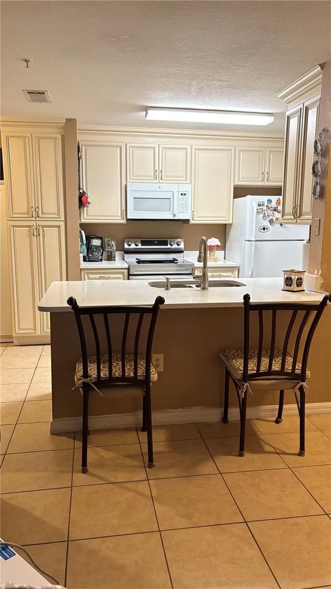 APT-7109 - 5471 Vineland Rd, Condo with 3 bedrooms, 2 bathrooms and null parking in ORLANDO FL | Image 11