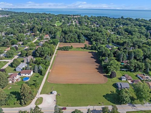 332 4 Mile Road, Caledonia, WI, 53402 | Card Image