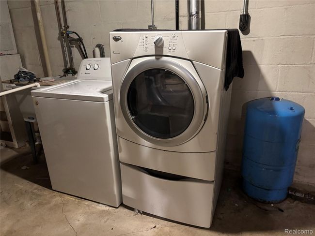 Basement laundry facility | Image 18