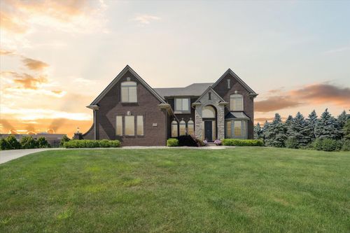 48391 Sherwood Dr, Plymouth, MI, 48170-5439 | Card Image