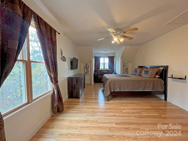 Upstairs Bedroom (2) | Image 27