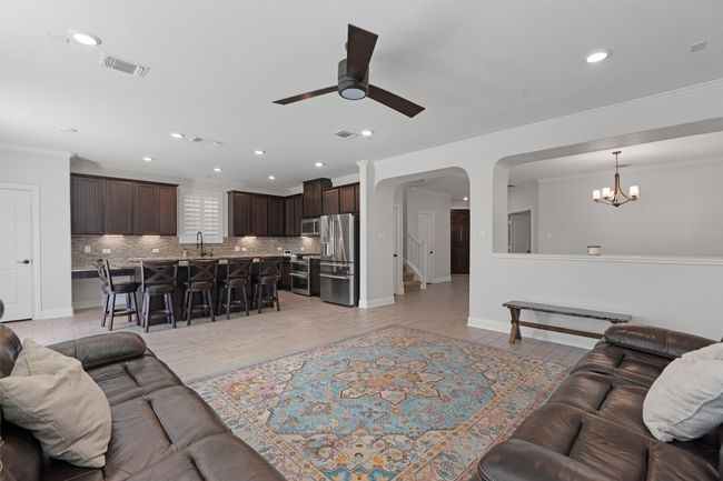 Open concept, perfect for entertaining | Image 10