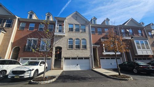 10 Creekside Ct, Secaucus, NJ, 07094-3750 | Card Image