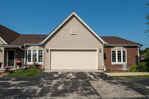 5201 S Tuckaway Blvd, Greenfield, WI, 53221-3139 | Card Image