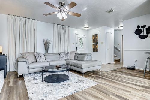 92 N Deerfoot Cir, The Woodlands, TX, 77380-3983 | Card Image