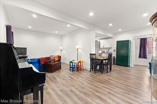 515 W Clinton St, Howell, MI, 48843-1534 | Card Image