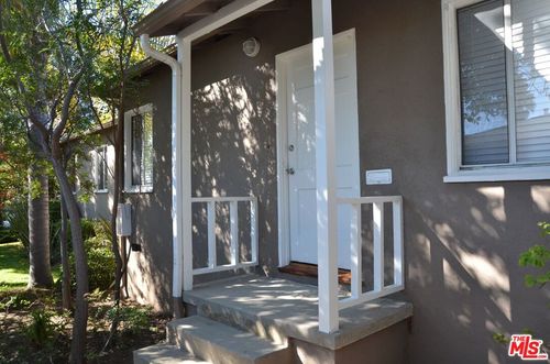 2335 28th St, Santa Monica, CA, 90405 | Card Image