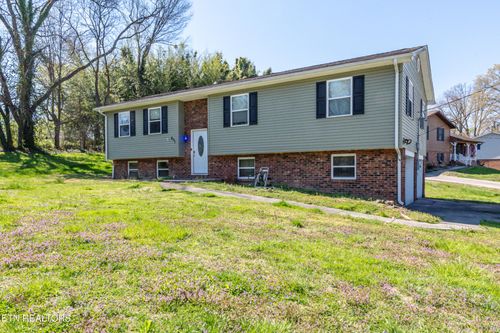 401 Swanee Dr, Maryville, TN, 37804-3640 | Card Image