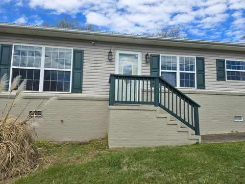 230 English St, Newport, TN, 37821-3316 | Card Image