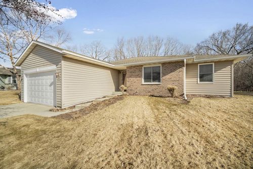 1423 Lower Forest Court, West Bend, WI, 53090 | Card Image