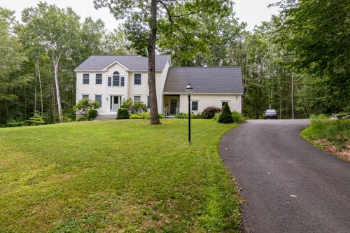 2 Summit Ter, Falmouth, ME, 04105-2495 | Card Image