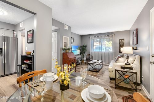 apt-89-7086 Wildwood Cir, Louisville, KY, 40291-1778 | Card Image