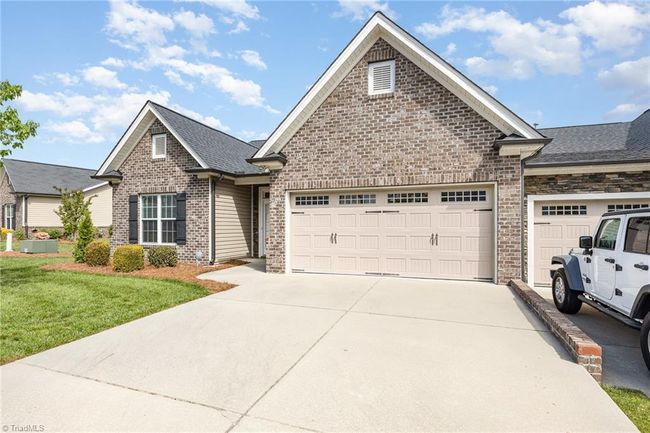 7070 Hanesbrook Cir, House other with 3 bedrooms, 2 bathrooms and null parking in Clemmons NC | Image 4