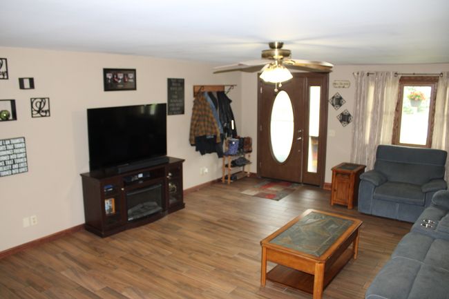 907 N Eddy St, House other with 3 bedrooms, 2 bathrooms and 6 parking in Sandwich IL | Image 4