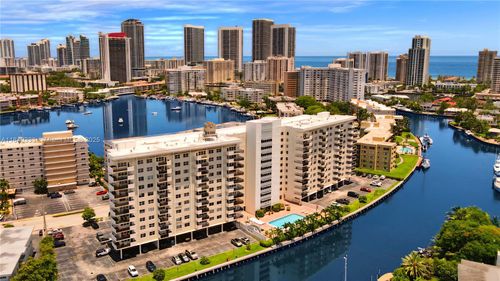 apt-307-401 Golden Isles Dr, Hallandale Beach, FL, 33009-7512 | Card Image