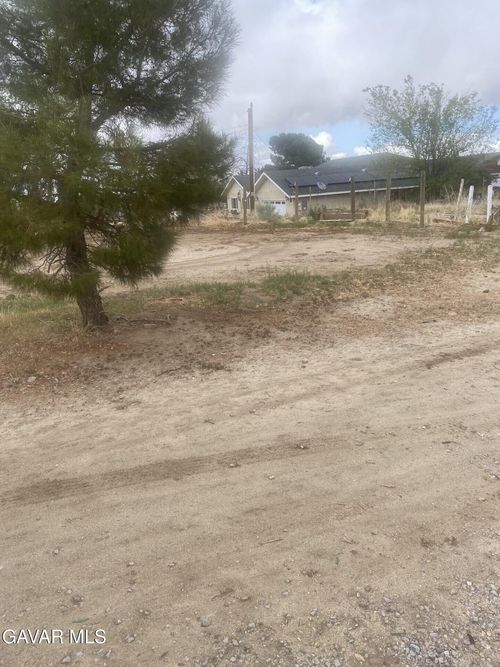 10175 Valle Vista Rd Road, Phelan, CA, 92371 | Card Image