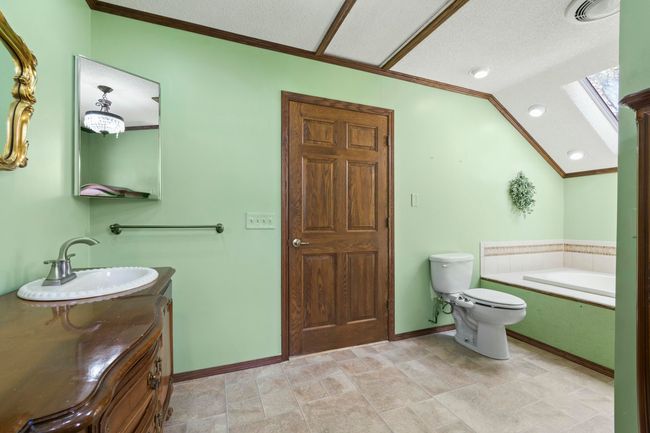 2nd floor bath | Image 27