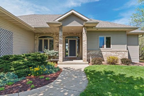 W14110 Crestview Dr, Prairie Du Sac, WI, 53578-9547 | Card Image
