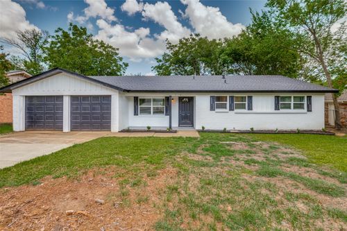 828 Gregory Ave, Bedford, TX, 76022-7843 | Card Image