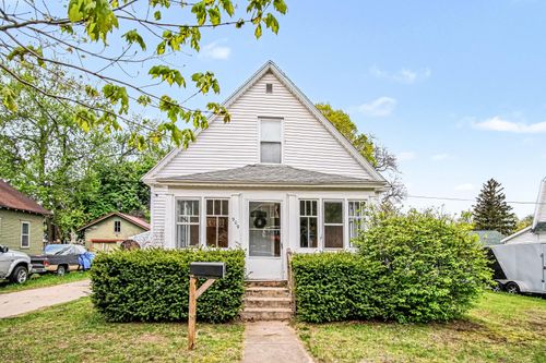 909 Alderman St, Belding, MI, 48809-2203 | Card Image