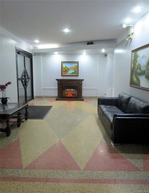 6d-585 Mclean Avenue, Yonkers, NY, 10705 | Card Image