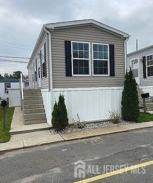 62 Freddie Ave, Avenel, NJ, 07001-1907 | Card Image
