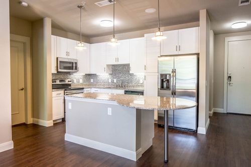1-206-801 N Bishop Ave, Dallas, TX, 75208-4208 | Card Image