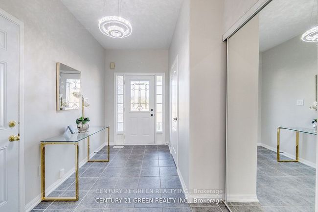 607 Willmott Cres, House attached with 4 bedrooms, 4 bathrooms and 2 parking in Milton ON | Image 5